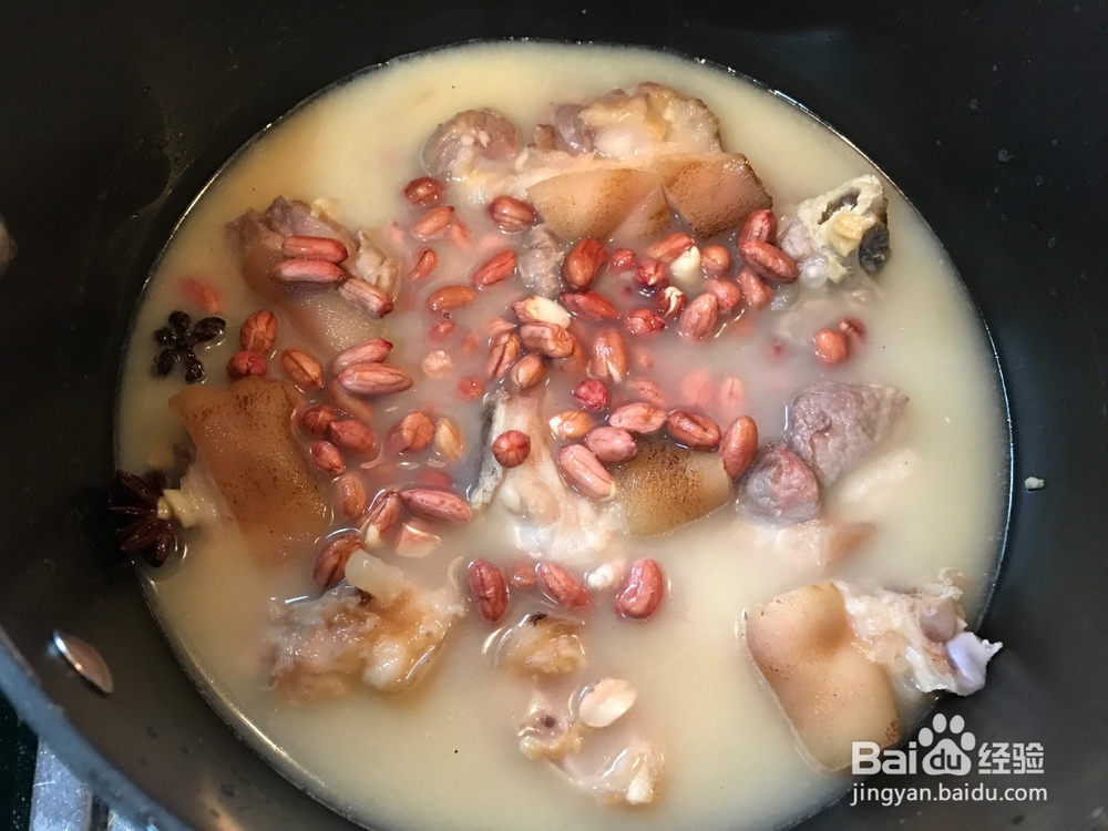 肥而不腻的南乳花生猪蹄