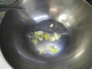 养生食补笋炒腊肉的做法