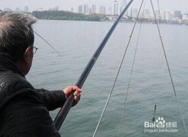 什么是台钓？手钓和悬浮坠钓法与台钓有区别吗