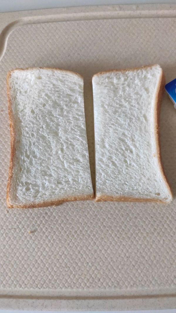 奶香草莓鸡蛋吐司