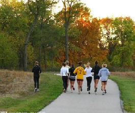高强度体育运动之前的热身运动不可少