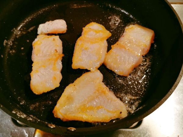 奶香金汤巴沙鱼