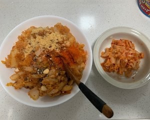 食补养生金枪鱼辣白菜土豆泥