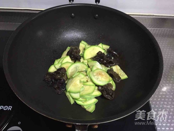 西葫芦时蔬小炒