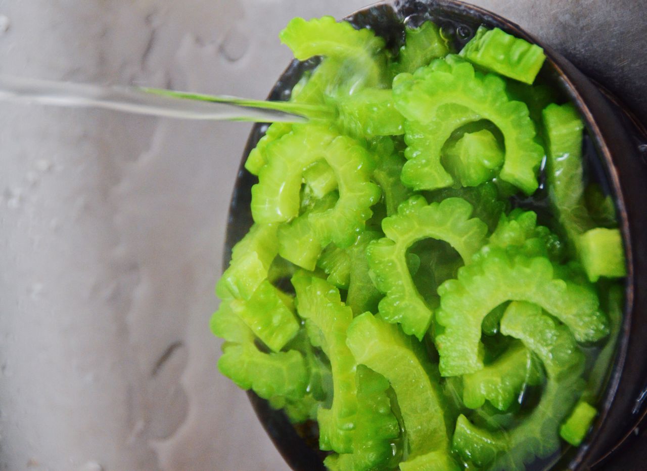 教你一道超好吃的冲绳苦瓜炒物