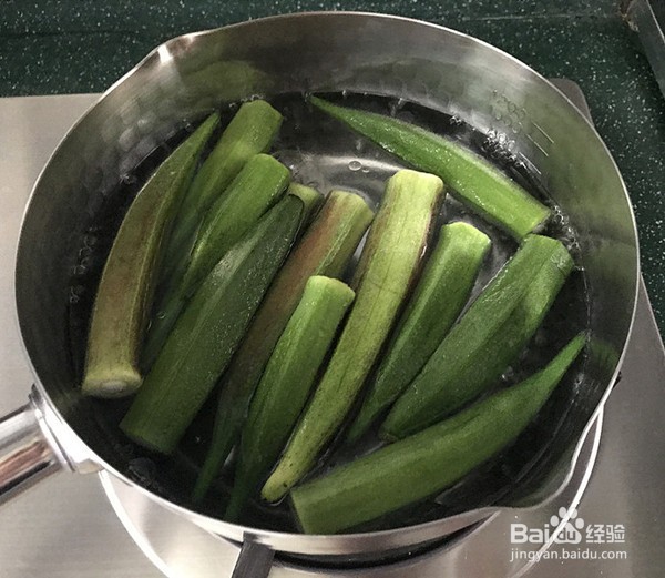 好吃的蒜蓉辣酱拌秋葵