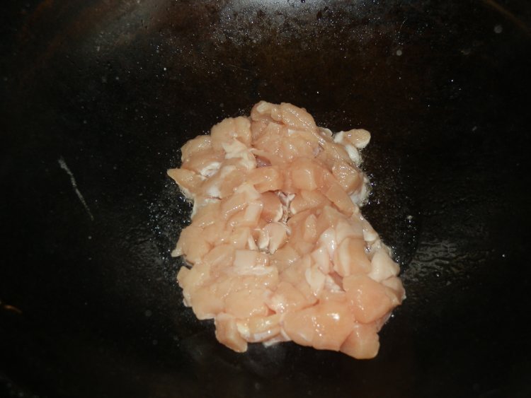 辣子鸡丁还不会做？小编来教教你