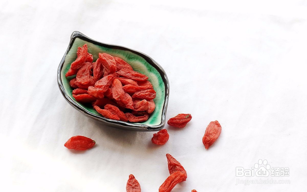 枸杞干吃好还是泡水好