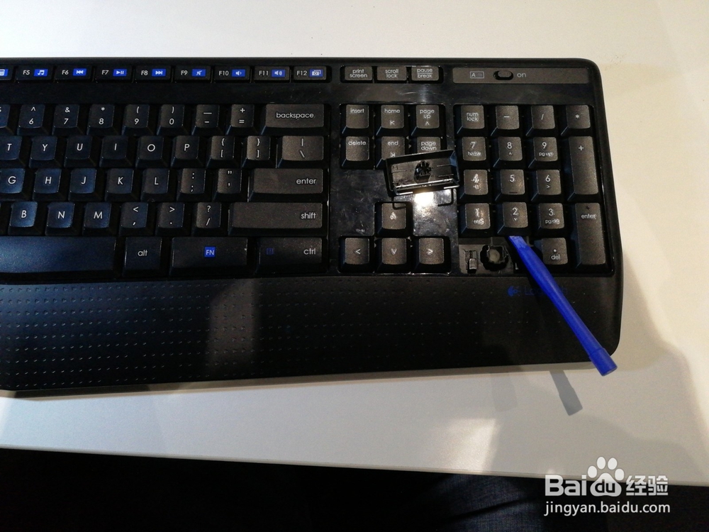 罗技K345无线键盘怎么拆卸？