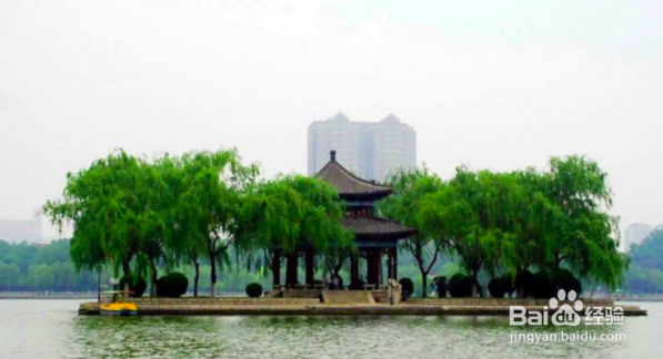 济南大明湖公园怎么游玩？