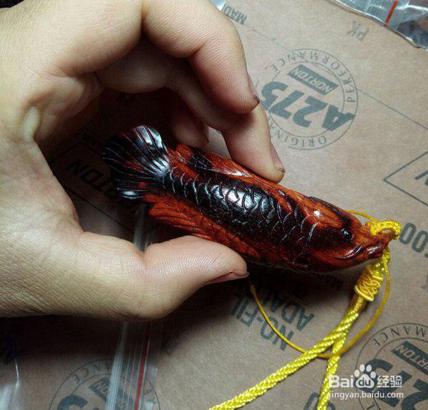 雕刻金龙鱼的木雕手工教程