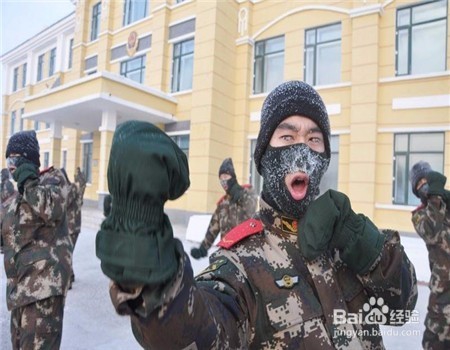 拳击之中左右勾拳的练习技巧