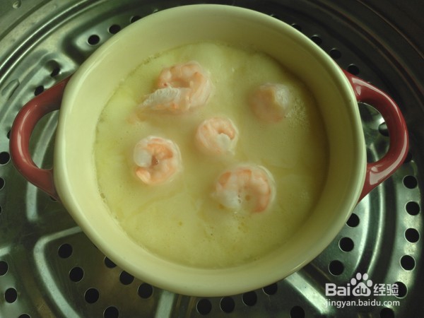 制作美味的虾仁蒸鸡蛋