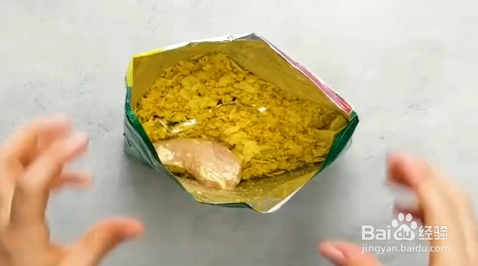 如何自制美味的薯片鸡块