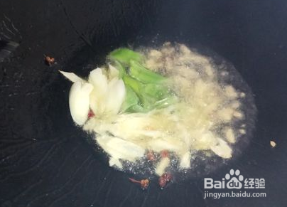 夫妻在家炒豆腐蒜台的家常做法经验技巧方法
