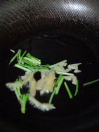 番茄煮鱼糕的做法