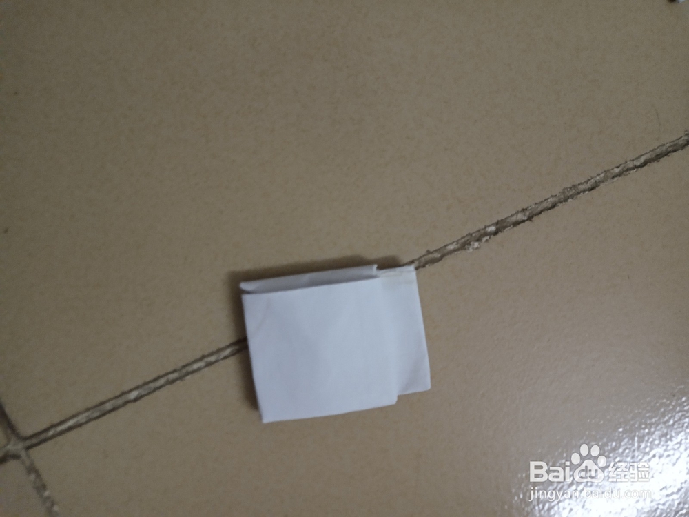 小时的玩具纸手枪