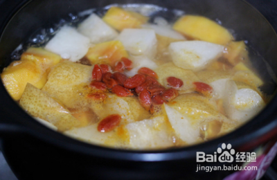 冬日暖心汤水木瓜炖梨怎么做？