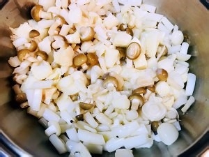 教你怎么做猴头菇白玉菇蟹味菇蛋汤