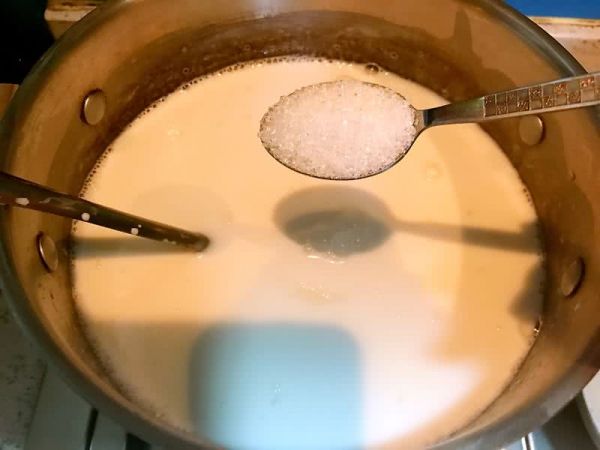 草莓椰奶西米露