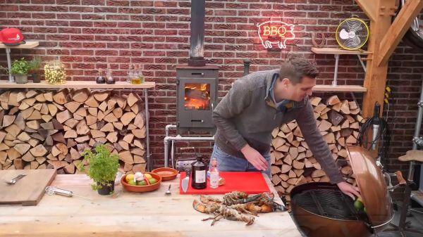 柠檬黄油烤加拿大龙虾