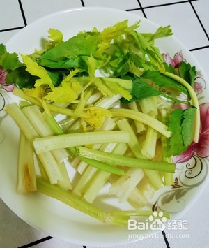 芹菜炒香干的做法