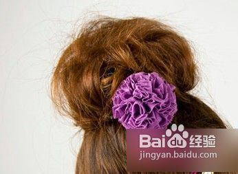 适合矮个子女生的秋冬时尚花苞头的扎法图解