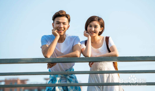 怎么才能说服一起旅游的女友时候住情侣套房