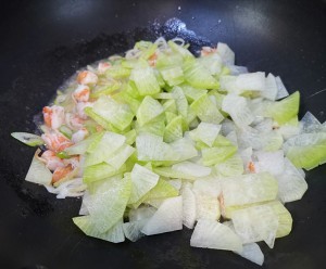 虾仁萝卜烩麻食