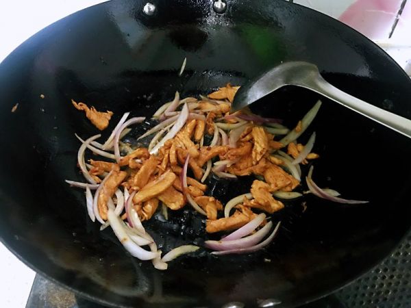 青椒豆干炒肉丝