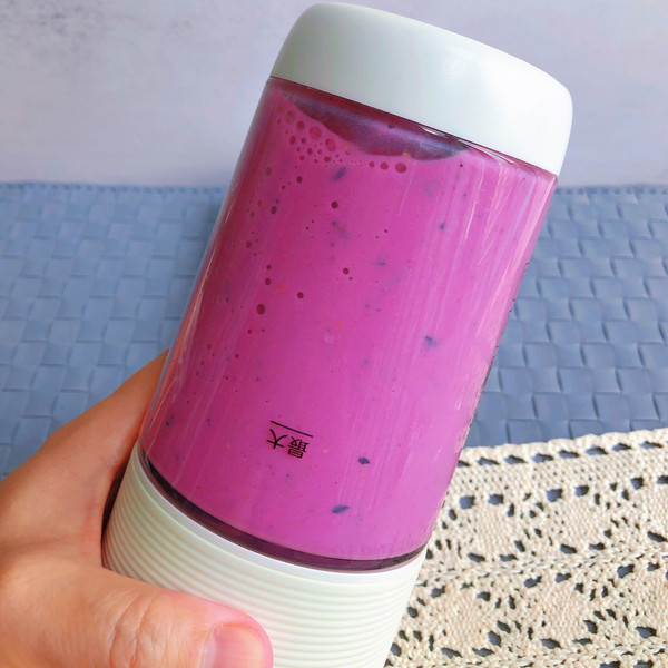 开心果花青素奶昔