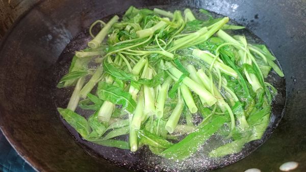 轻食凉拌空心菜