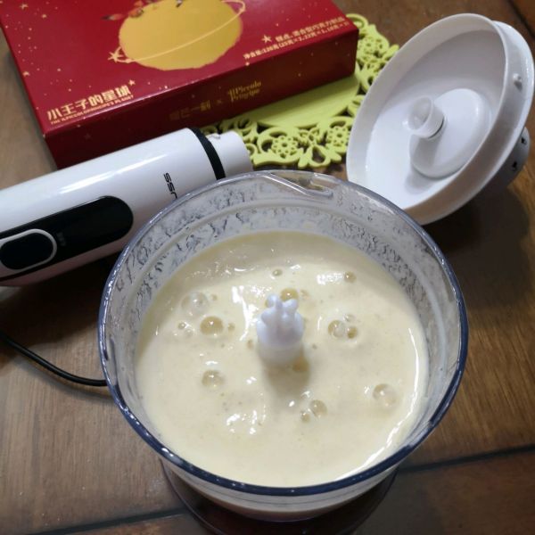 奶油菠萝香蕉奶昔