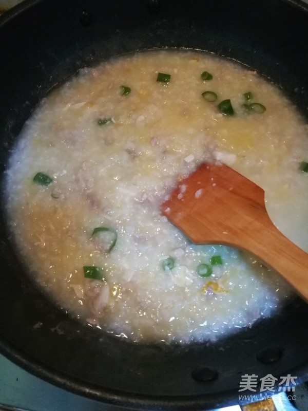 鸭蛋瘦肉粥的做法