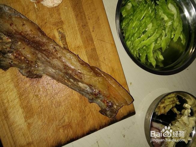 老腊肉葱头炒苦瓜