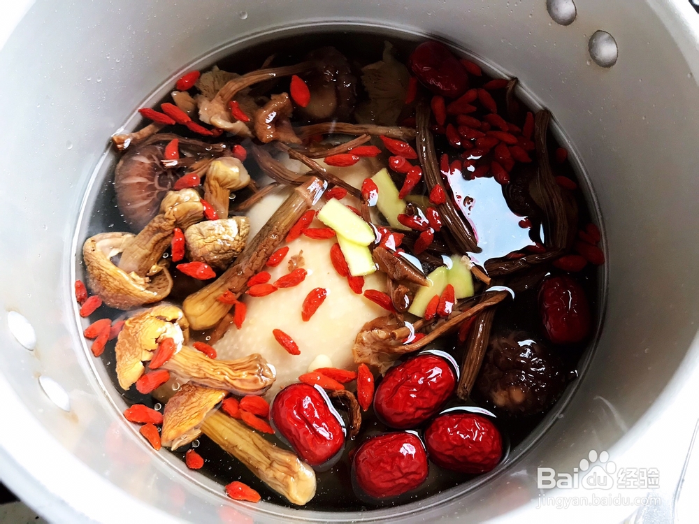 做出入味的姬松茸茶树菇鸡汤