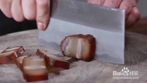炒腊肉有诀窍,不要直接下锅炒,多加1步,下饭