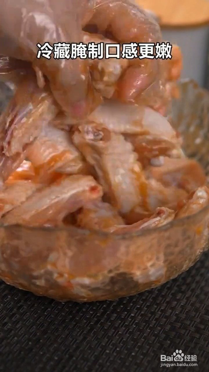 如何制作蒜香鸡翅？