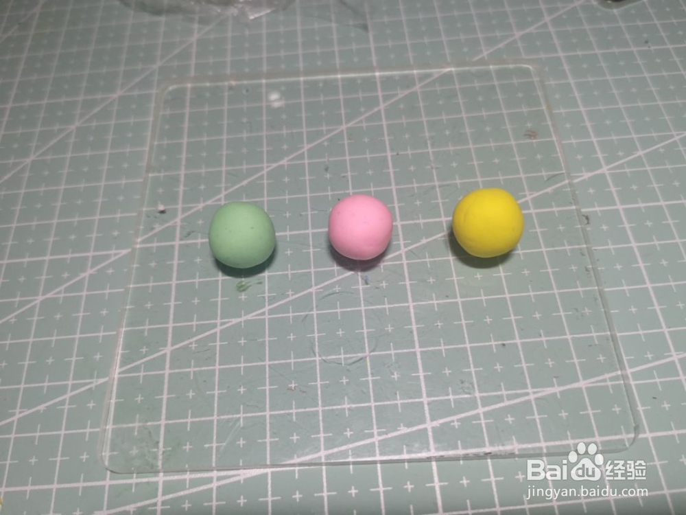 手工制作的马卡龙耳坠
