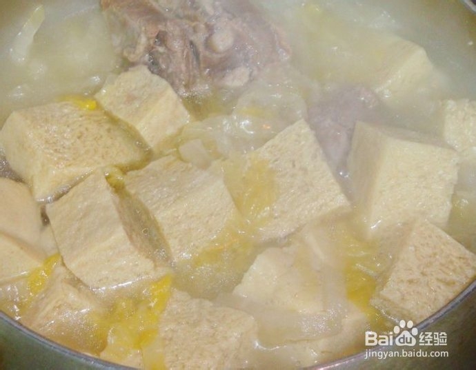酸菜排骨冻豆腐汤——秋冬营养就要常喝碗汤