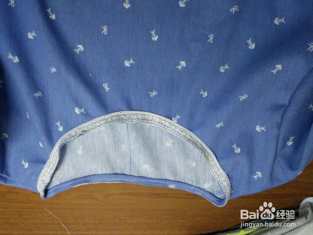 简单可爱的连衣裙