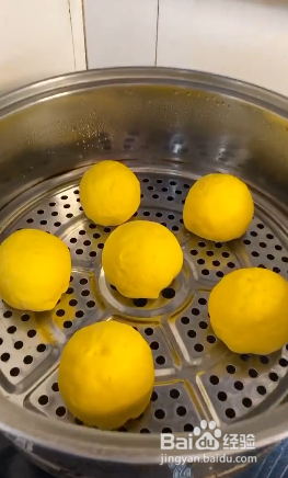 如何制作奶黄包？