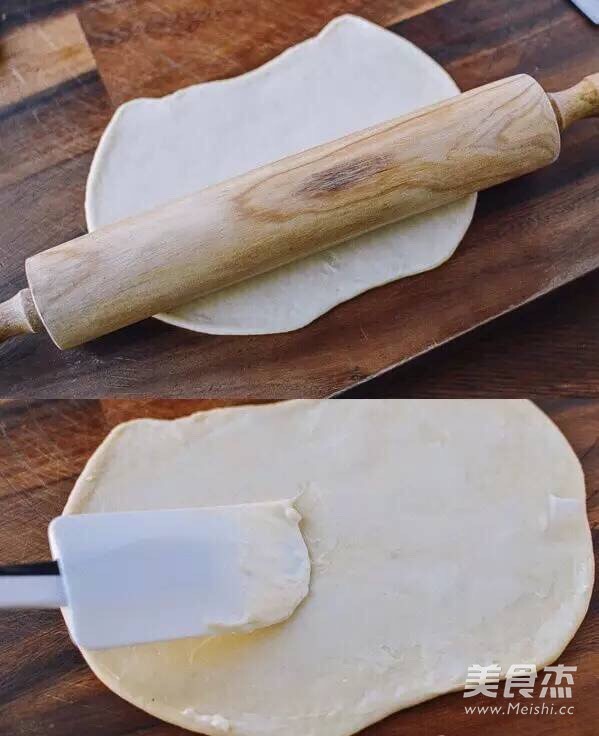 葱香肉松卷的做法