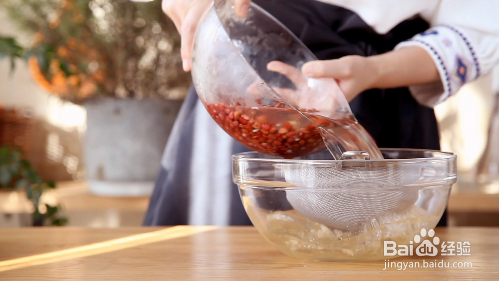 做出入味的红豆沙蛋黄酥