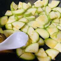 教你如何制作醋溜西葫芦