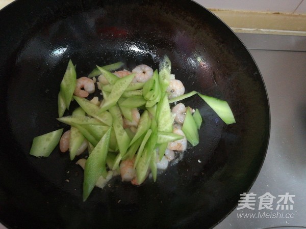 瓜片虾仁的做法