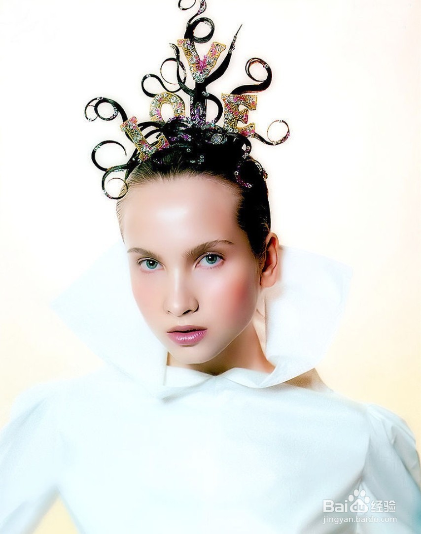女子的发饰衬托法