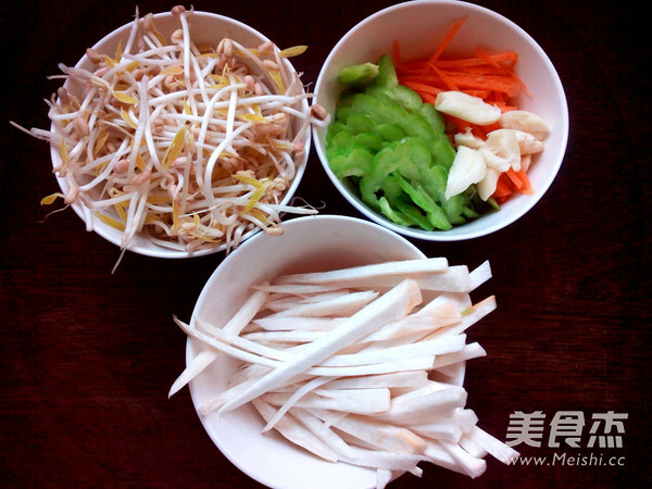 苦瓜炒三丝的做法