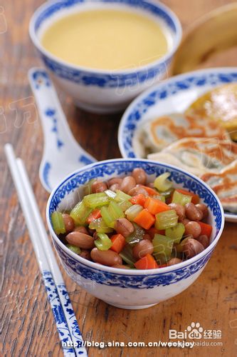 【煎饺+煎馒头片+凉拌花生米+玉米糊+香蕉】