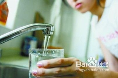 女人如何通过喝水变得更美丽